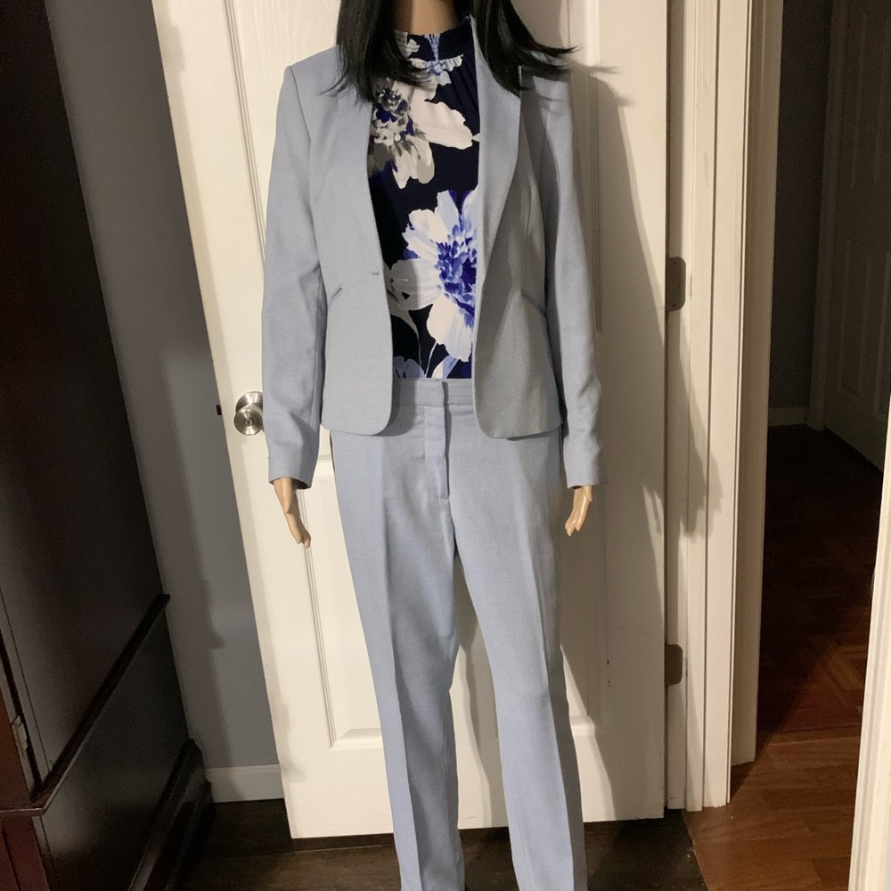 H&M light blue pant suit with multicolor blouse